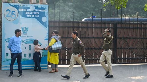 Delhi Schools Evacuated Safely After Receiving Email Bomb Threats Across Capital City